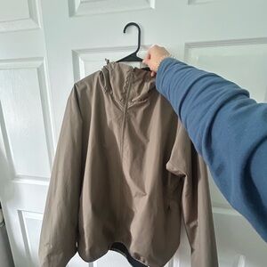 GU men’s windbreaker